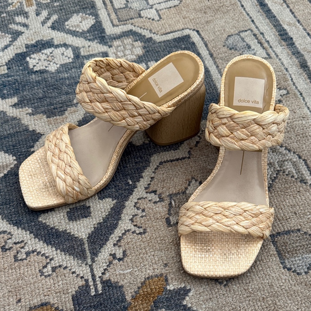Dolce Vita Women's Woven Raffia Straw Tan Heels Sandals size 6.5